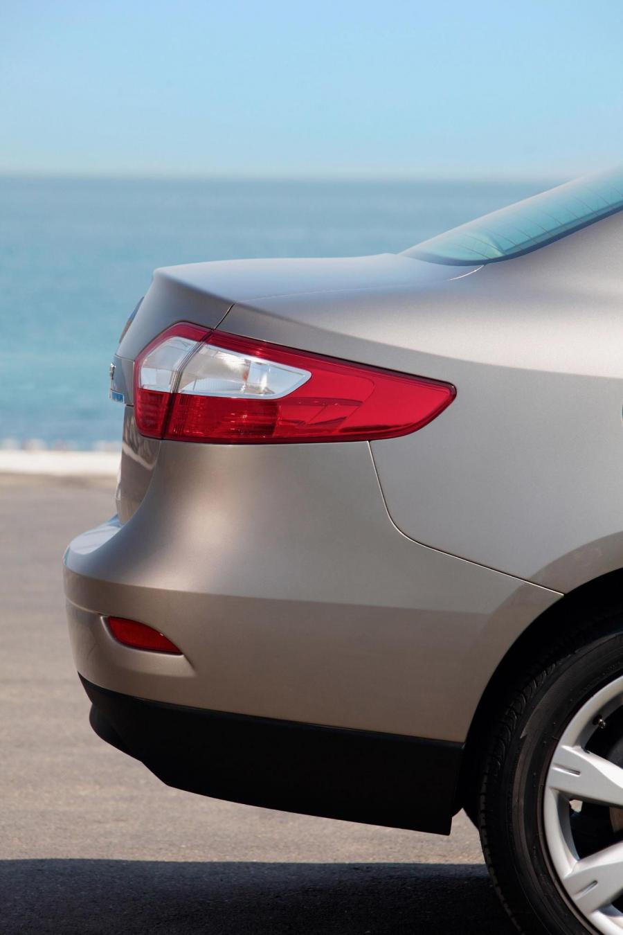  Renault Fluence 2010 года  (фото 114 из 146)